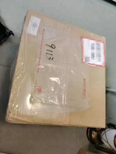 疫情过去啦，我终于迎接今年的第一箱～因为学业繁忙只选了两个最爱的谷子买。
神乐太可爱啦???真的好喜欢这个趴趴，终于买到啦?
包装很认真！上下都用泡泡纸垫着，外面还有一层塑封，总之非常结实。
物流很快！4月29合单成功选择了ems之后，我以为因为五一可能要迟一点，没...