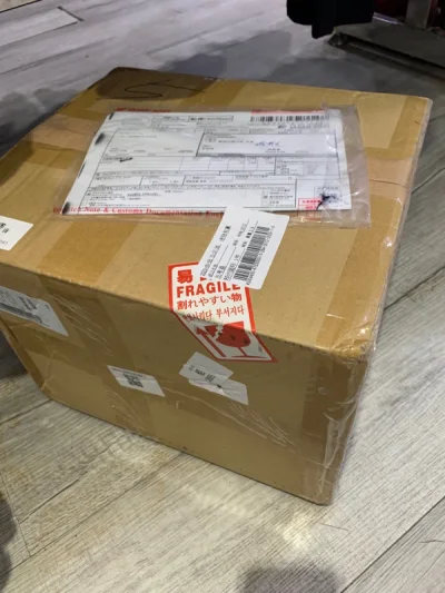 第一次买真有点害怕给退回 查了很多资料 还问了很多的代购 说什么的都有 最后还是按平台流程走完 很顺利 完美收到货物 赞一个