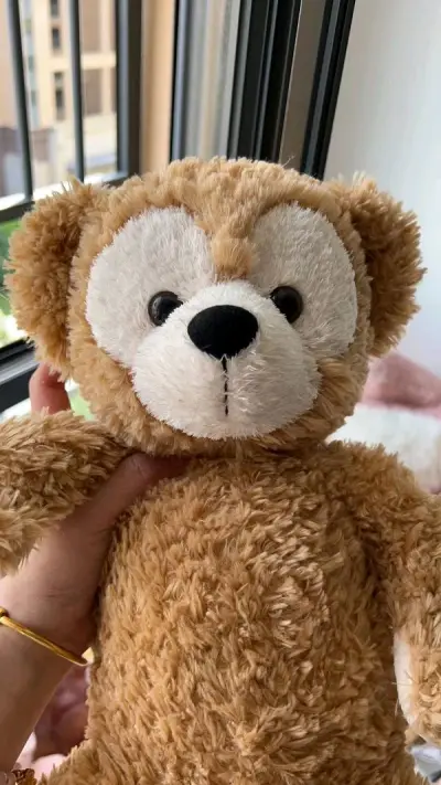 意料之外的新，说实在的本来以为毕竟是二手的嘛，肯定多多少少有点磨损或者旧旧的样子，收到之后有一点点小意外，绝大部分，几乎是全新的，再转过来说一下物流吧，发货速度比预期的快，合单也比预计的要快不少，合单完全后还按照重量退了不少运费。总的来说很不错的体验，会再次通过平台...