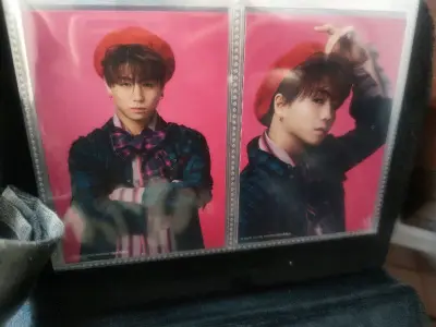 盲切没看尺寸被重量背刺的一单，五个A4文件夹和一本场刊巨重，同单收了个bot卡的大set和陆陆的sp立牌，bot卡两张有折，但是都是冷男人，立牌yhm包的超级好，所以也巨沉！ep要实填面单，被要求补充申报就如实截图填了价格，海关也顺利放行了~