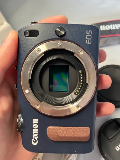 真的非常棒非常新，价格虽然贵了点，但是真的很值，国内的价格太畸形了，这里便宜又新，配件送的还多，用了好几次了，棒棒