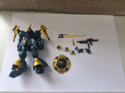 hcm Pro是十几年前的老物了，做工小巧精致，有很多漂亮的内部细节可以观赏，还有一些意想不到的联动关节，小比例的全涂装成品现在已经只有robot魂了，这种200比例的作品以后也都不会再出现了，现在市场上流通的货物也越来越少，以后的价格肯定会水涨船高，部分产品确实是...