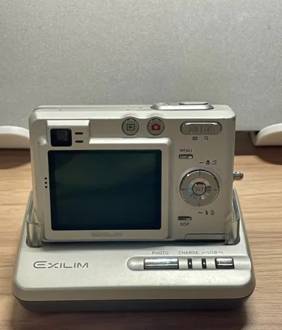 这是在挖煤姬买的第三单啦！这次也选择的海运，因为有三块电池，所以超过限制，就走的海运。不过海运这次赶上了五一长假也还是挺快就拿到了。大概24天左右收到，海关也直接当天放行的，算是很幸运！ccd都很新，但是有一台机子闪光灯是坏的，很可惜。很喜欢ccd的复古感，打算拿来...