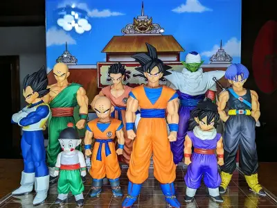 今次是挖煤姬第27票，终于收集完心心念念的红盒超造集系列，这次选用的是EMS，在等级优惠的加持下得到了不少的优惠，速度也是好快。硬朗的龙珠z时期的肌肉风，细节刻画到位，涂装与消光都有在水准之上，上手把玩真的是再适合不过呢，现在看来真的是时代的眼泪呀。