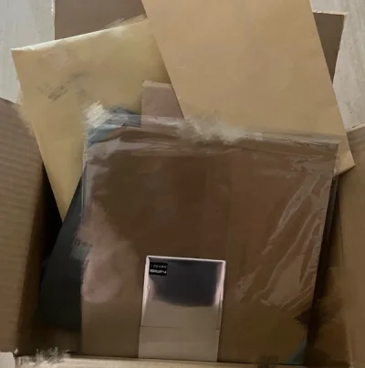 最近2个月清了好多次货！走了好几次竹蜻蜓，因为真的性价比很高，速度和ep差不多，价格低了快一半！只是需要每次合理分配一下每个种类的数量，这单基本就是吧唧和卡片，所以还挺好选择的