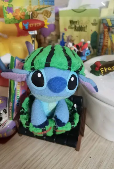 前天收到了快递了，真的想不到这么快！
买到了鸭鸭毛绒，史迪仔毛绒和限定！
实在是太喜欢了，是我淘了很久才等到的！
还有很多史迪仔限定，终于也买到一直想要的！开心！