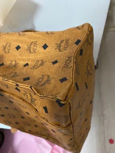 在挖煤姬买到了非常好看的包包，而且抱抱的质量非常好很大容量很大，而且贩卖机现在做得越来越好了，如果海运的话可以便宜很多，如果加上邮费话还是比国内要便宜很多的，下次还会再来买的，特别喜欢这种包包