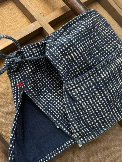 有很多物美价廉的周边，但是身在遥远的海对岸，好在邮政还是蛮给力的，十来天左右会安全送到，大部分个人卖家都很实际描述产品！