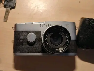 淘了一台pen f半格胶片单反带25mm/f4镜头，成色不错，保养一下很好用，价格还算合理。物流好评，速度快包装也不错。