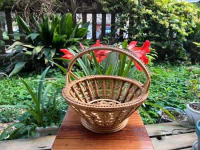 这个篮子不知道是不是摩洛哥的，我感觉是。又小又稳固，做得还很精致，放一点鸡蛋和蔬菜是非常好的，足够的有颜值，感谢挖煤姬的分享。