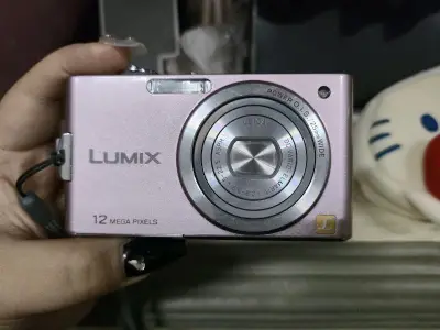 其实总得来说还可以吧，商家发货也还挺快的，就是物流（海运）有点久?，本来运费贵我也就接受了，没想到关税还这么贵?，以后再也不海淘了，四百不到的相机，额外的钱都差不多两百了。但是相机还是蛮好的，画质也不错，我很满意。希望以后能稍微减少一点额外费用吧。