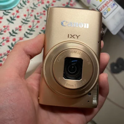 卖家描述是废品 我买了一块新电池安上就好使啦！
只是想碰碰运气，没被税，成色还很新！ 300左右 加上国际运费就到手啦 拍照闪光灯都没问题！很好的一次体验o(≧v≦)o