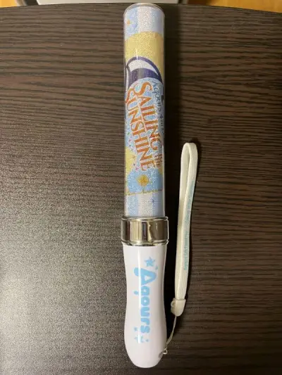 这次收的东西是趴趴还有LoveLive！的应援棒。包装很用心，箱子很结实，塞了很多泡泡纸，价格合适，速度挺快，推荐大家使用挖煤姬进行购买！