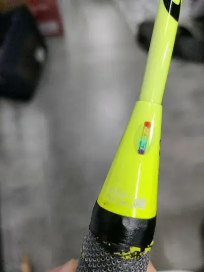 东西到手相当不错 我入手的第一个高端拍，非常平衡，用了4年多了，适合新手过渡期，我现在是这根拍已经有点跟不上我的实力才考虑新拍