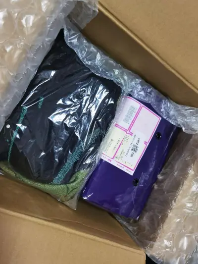 买了好两件迪士尼联名的小裙子，好可爱诶，面料也还不错，其中有一件虽然已经过季了，但是可以留着秋天再穿，另一件马上就可以穿去迪士尼逛园子啦！还买到了一些中古CD，是我爱的东方神起啊！挖煤姬超棒！还要继续买买买！