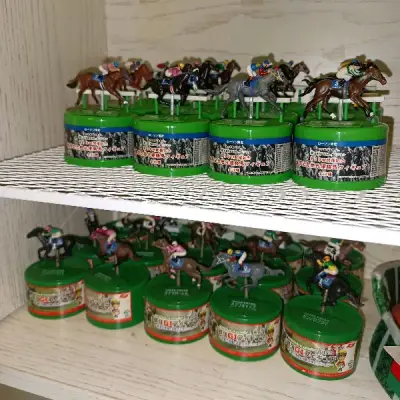 依旧是很多马 买了两套和一些散着的小马?，有东海帝皇，小栗帽，米浴，稻荷一，美浦波旁，琵琶晨光，成田白仁，皇帝等等