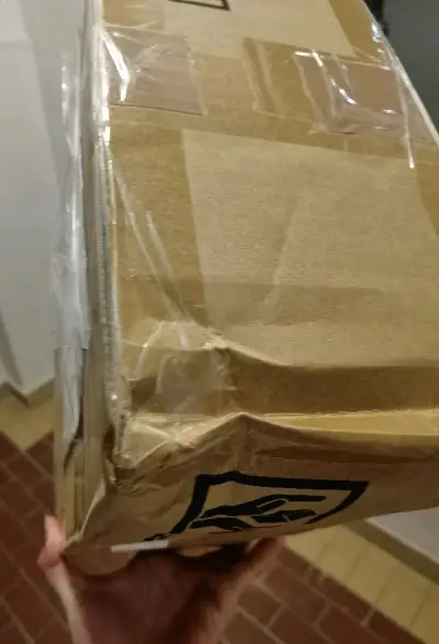 这次还是走海运，也是一个月到手上，速度还不错。

这次快递有被压过，幸亏里面加泡沫纸了，问题不大。但是有一个商品还是运损了，单纯就是出厂原因，看来下次下单的时候得让卖家加固一下。