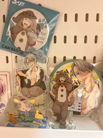 买到了好多尤里的谷子，而且价格都很美丽，感谢挖煤姬，还买到了可爱的凛凛，这次依旧是有ep小包，很快就到了，包装的也很好～