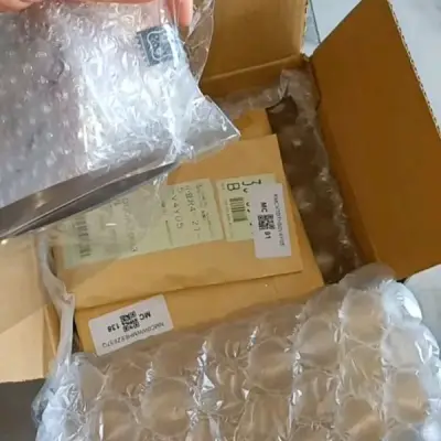 出单号后时间 参考4.19～5.13
差一点点就到起征税点了
一共4个立牌
包装还是不错的
但是想要速度的话请选择ems～