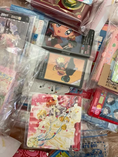 买了好多扑克牌 好好看啊 以前的老物爱了爱了 这次海运20天就到了 依然很给力 杂七杂八买了一堆 好开心