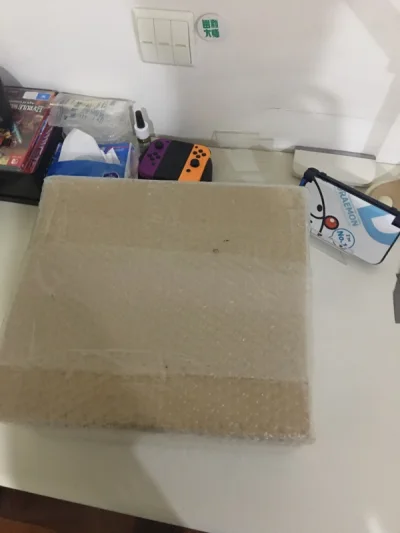 海运20多天，非常快了，包装的非常好?，机子跟全新一样，第一次海淘没让我失望，价格比咸鱼便宜而且东西更好。