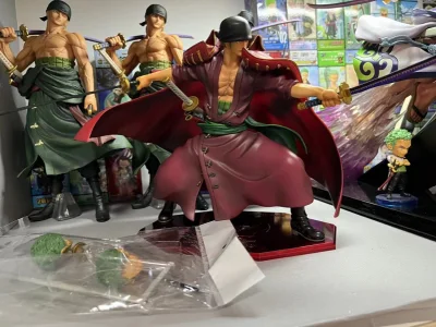 泰酷啦！
索隆大军又添一员！
虽然作为老物，但是配件很多，可玩性极强，戴头巾的头雕尤为出色，并且配件齐全，无明细瑕疵，无敌！