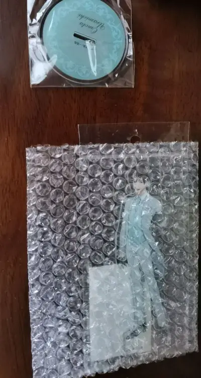 第一次使用竹蜻蜓物流，因为东西不多所以只选择了内部加固，物流很快，十来天就收到了！盒子很硬，里面东西都无损！
这一次有骏河屋也有煤炉的订单，无论是煤炉卖家还是骏河屋包装都很好，使用的都是里面有泡泡纸的信封。很高兴的一点是，平台下单速度非常快，基本都是秒下单，因此我也...