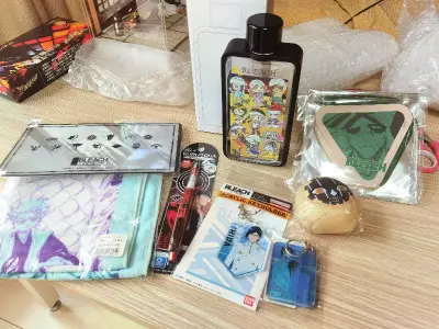 买了低于市价的商品，不仅包装的很精致，还送了我好多赠品，天啊！
骏河屋这边儿就是一如既往的稳，除了发货慢点，没别的问题，谷子是真便宜（这个团子稍微有点儿运费杀手）