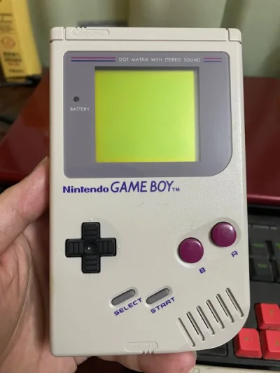 第二次海淘gb又搞到一台稀有的01主板的gb，实在惊喜！并且成色好，屏幕也是完美屏！按键、声音、对比度调节全都正常，太赞了！