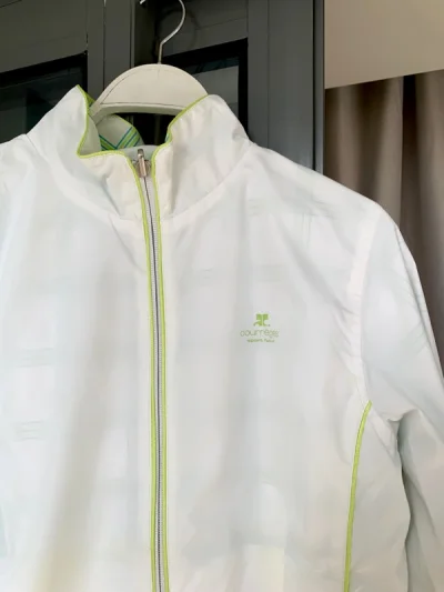 这次买了活希源的开衫外套，价格特别实惠，拿到手状态也很好，绿色包边太可爱了，真是太高兴了，下次也会继续使用挖煤姬～