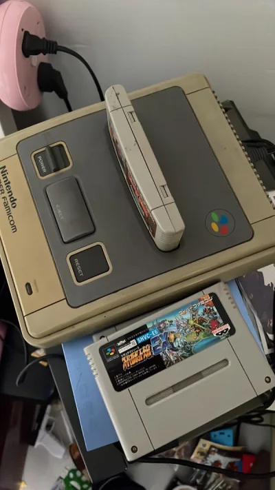 Sfc，又称超任。小时候没玩过，终于海淘买了一个，还带几个卡带，感觉比fc好玩，还带了几张卡带，可以让我到手就体验一下了。