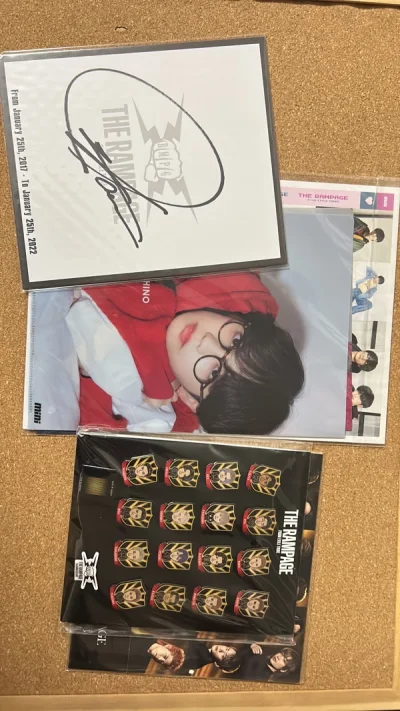 好久没用挖煤姬了，这次回来发了一次ep体感不错，从发出到收到差不多10天，而且很幸运没被税(´▽｀)剩下还有2单竹蜻蜓在途、3单代审核，希望一切顺利
ps:包装真的越来越好了！本来还担心这么薄的亲签色纸和文件夹在路上出意外，结果还是完好的收到啦～感叹一下还是挖煤姬好...