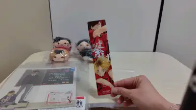 寻寻觅觅还是被我蹲到了好价书签，太透太好看啦，还有两个立牌，big立牌是真的大立牌，入手不亏，还有没赶上再贩的生日趴趴，夸夸这次ems五天到达，打破纪录的速度，非常满意！