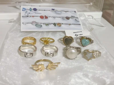 从合单到收到历时半个月，nice！
全首饰的一单。

①Bijumam 月相金配戒
②j家 太阳
③Bijumam 金沙黑曜石爱心（这个我以为很普通，实物一整个惊艳啊）
④Bijumam 天河石爱心
⑤Agete 对戒（这个不知道当时怎么想的，脑子一热就买了哈哈哈）...