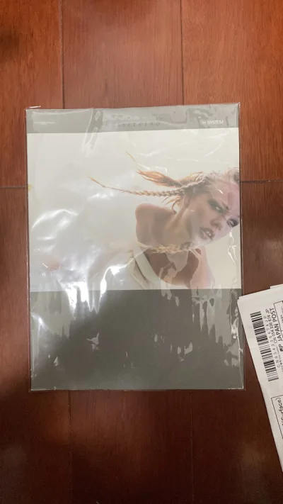 哈苏V系列宣传片，照片很棒。尼康fm3a专题研究杂志，很全面。福伦达35RF宣传册，徕卡平替的好相机。