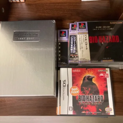 20周年纪念比较伤心，角角被撞裂了，不过内容物安好，可能会再次购入找到壳子替换。生化危机危机系列倒是很完美，不错的交易，还得继续找更完美的替换物。