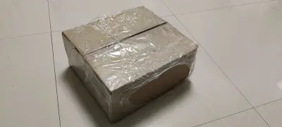 外包装状态良好，纸箱外表面无破损、结合部无松脱；商品品相完好，外观无脏污、磕碰伤、划痕、弯折、毛刺、缺失；物流速度较快，从申请合单到收到快件只用了16天；买到了红龙卡盒、佐仓卡垫、金属卡、塑料卡好开心，希望以后有机会收集到更多；美中不足是被税了，用代购app以来第一...