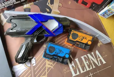 哈哈哈，好价淘到的东西再次到手了(✪▽✪)
成色都非常好，感谢挖煤姬平台的好价，淘到了喜欢的玩具，玩的十分开心ヽ(○^㉨^)ﾉ♪
射击升华器、时王未来腰带还有最近最热的极狐～
激光升华器到手，我也可以体验榜一大哥的快乐啦ԅ(¯ㅂ¯ԅ)