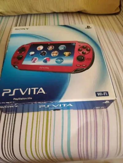 psvita1000星辰红，非常好看的颜色，背面有那种闪闪的效果，雅虎日拍上淘的，价格还不错，挺满意的！
