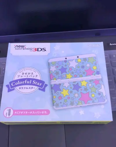 new3ds星星限定，个人觉得这款是new3ds里的颜值巅峰，真的特别漂亮，雅虎日拍上淘的，价格有点小贵，不过到手还不错。