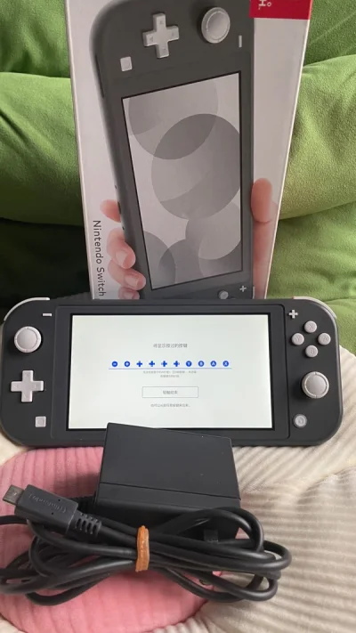 成色感觉一般，屏幕有划痕，背面也有，但是描述没说，价格也就那样吧，给大家挨个坑吧。使用没问题，没有任何问题。