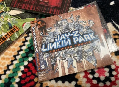 在挖煤姬购物的第二单，整体还是非常愉快的。发现
挖煤姬之后，感觉以前好多钱都被坑了，太多的cd，便宜质量又好。但是唯一有点不太愉快就是有两单，品相描述的和实际整体偏差有点大，但整体下来还是非常合适的，打包也很好，没有什么损伤，下次还要继续买。