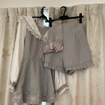 在挖煤姬上的切煤的衣服们到啦。挖到了一些我的梦情。因为这次包裹有点重，所以第一次走了海运。以为会很久， 但是将近20天的时间也就收到了。速度还是可以接受的。包装一如既往的好，衣服也没有伤。购物愉快。