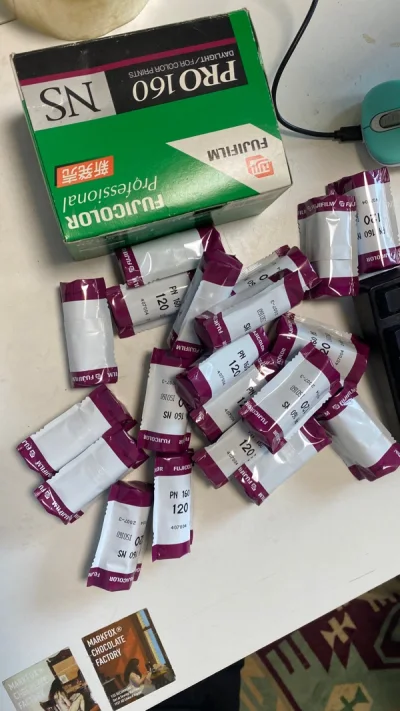 发货快，商品好，购物体验非常好、卖家发货很快大概2天就到仓库了相机符合卖家描述，基本没啥瑕疵，成色很好 过海关的时候畅通无阻，没有被税，很快就到我手上了。根本就不像网上说的那么困难。所有费用加起来都比在国内购买便宜很多！