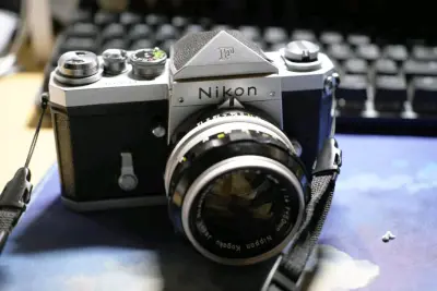 尼康F尖顶加50 1.4。东西和卖家描述的一致，没啥问题，虽然是未确认但机子快门功能基本正常。挖煤姬发货速度也挺快的，东西包的也挺不错，路上没啥磕碰损坏。