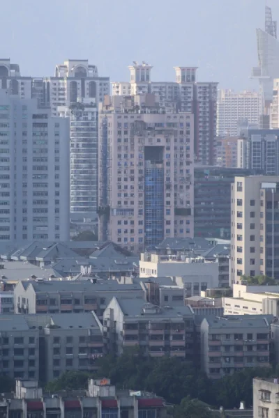 之前一直用的是佳能m50的套机镜头
因为贫穷，买了个299的ef 卡口 55-250的镜头，又花了150买了ef转m的转接环。
看着很重，但其实塑料。
试拍了几下，香的本人穷鬼撑死了！
佳能