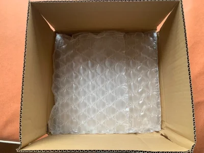 蹲了好久，功夫不负有心人终于在坑里蹲到了好价梦情，因为太想要wss这张胶了了，直接用竹蜻蜓单发了，担心会破碎不过最后还是很完美的送到手了。