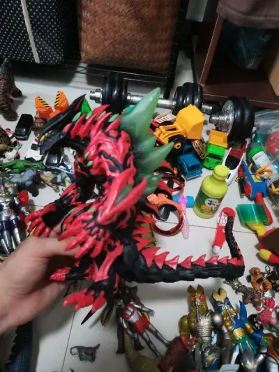 东西非常漂亮，又是一大箱的宝贝东西，物流很快 一个月的时间就到货了，东西非常齐全，没有少货，爱了爱了