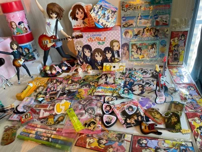 已经是第四次在挖煤姬买东西啦 这一单依旧很棒！所有东西都在！包装非常仔细 每一个东西都有塑封袋 信封 像新的一样！我会继续购物的！