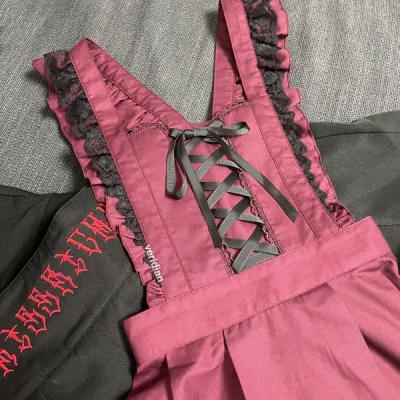 sc背心裙
发货最快的卖家
下单一小时后就寄出了
收到后很满意
尺寸合适

kry半裙
卖家没有上传实拍图
但是我大胆拍下了
发货晚于约定时间 有点不爽
成色还不错

DIVINER外套
穿着痕迹很轻微
刺绣好看
最满意的一件